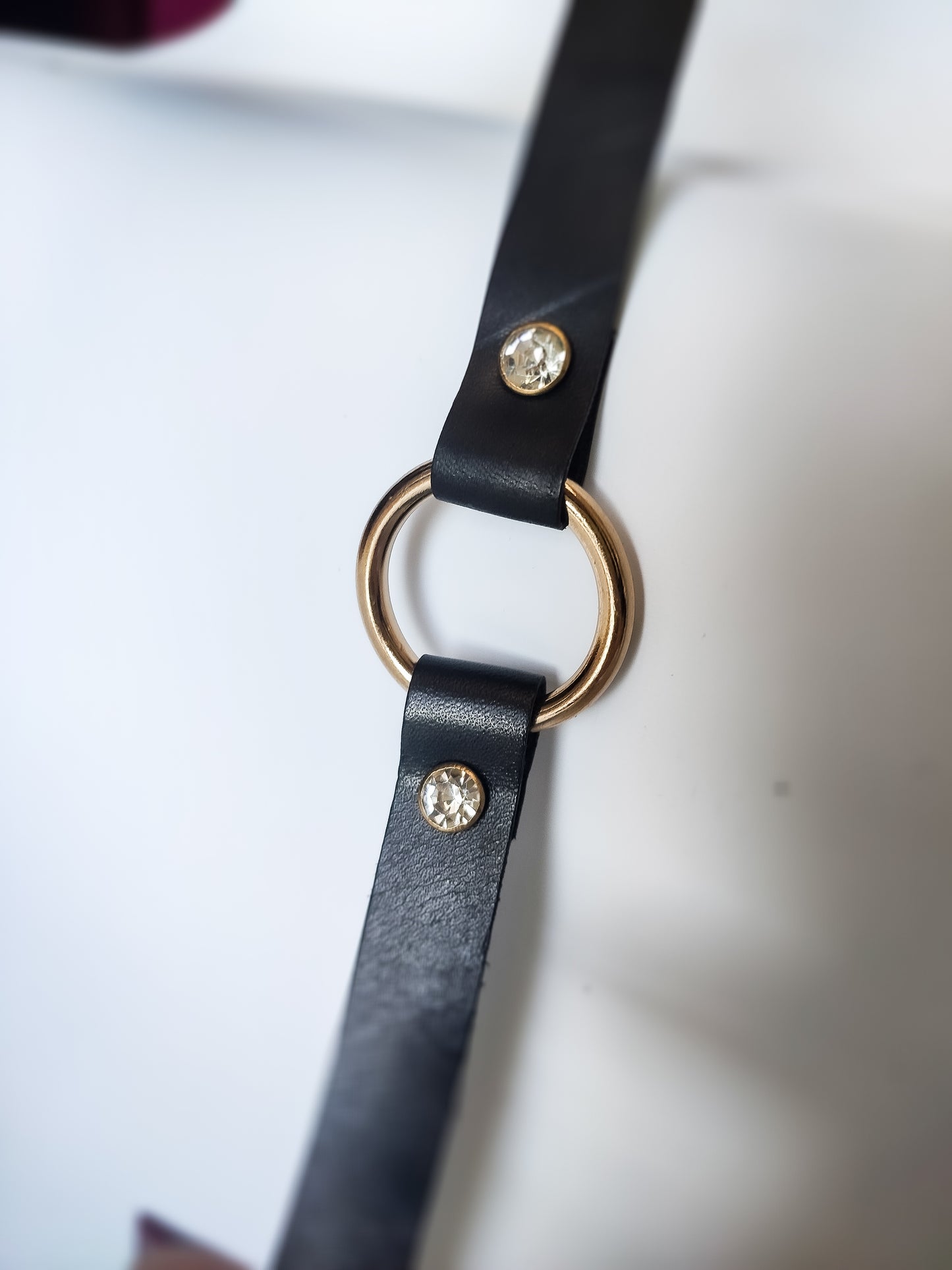 Leather collar with rhinestones