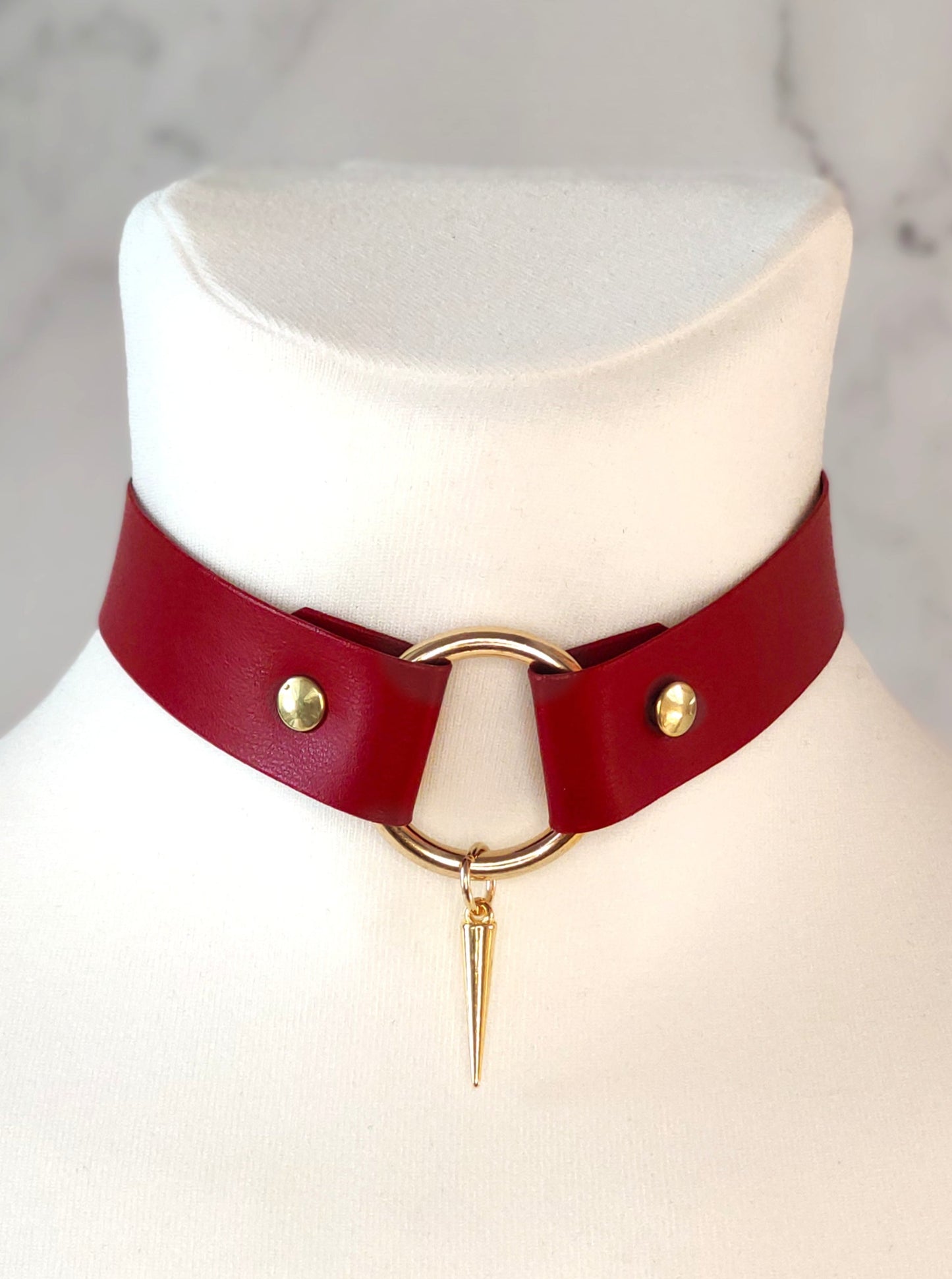 Leather collar with a chain